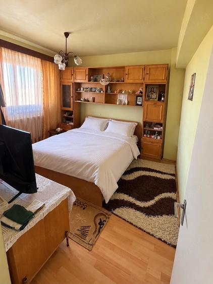 Apartament cu 4 camere decomandat în Turnișor