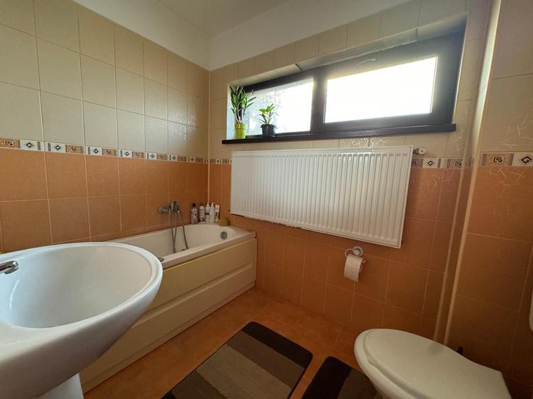 Casă individuală cu 7 camere cu Teren 259 Mp în Jilava