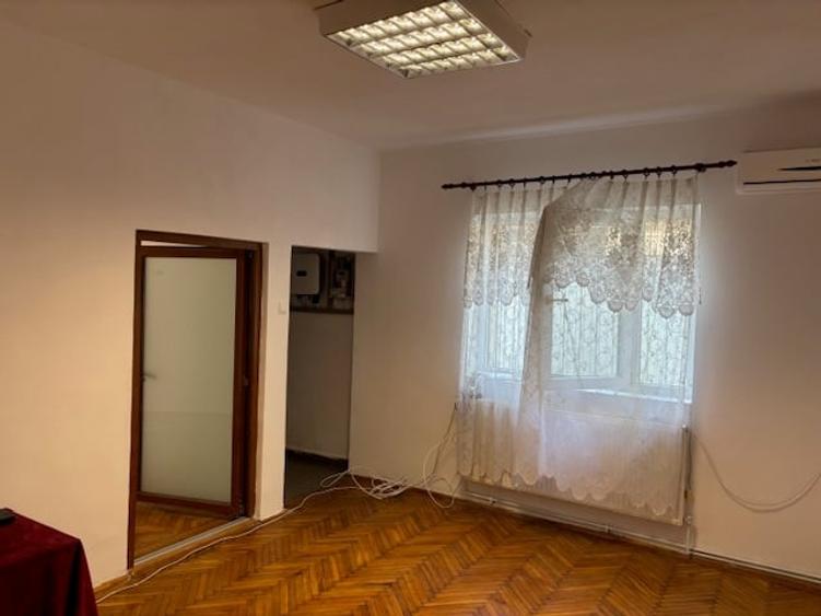 Casă individuală cu 6 camere cu Canalizare în Chitila