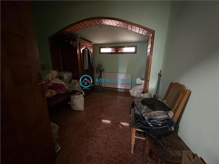 Casă individuală cu 6 camere cu Garaj în Central