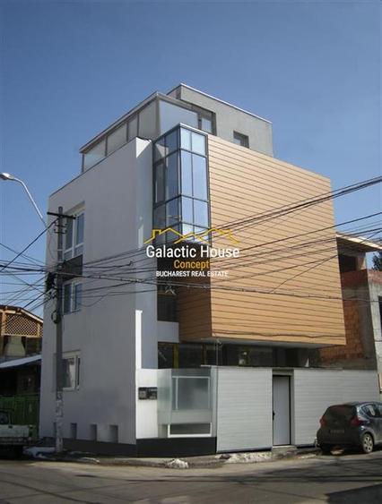 Casă cu 10 camere cu Teren 88 Mp în Domenii