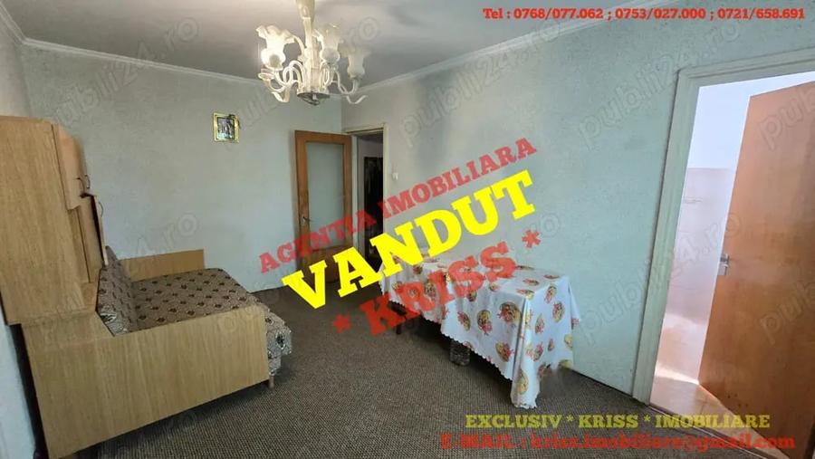 Apartament cu 3 camere semidecomandat în Trivale