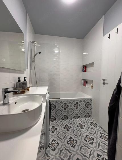 Apartament cu 3 camere decomandat în Florești
