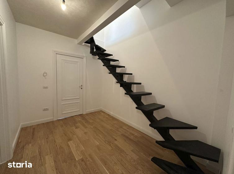 Casă cu 8 camere cu Teren 774 Mp în Central