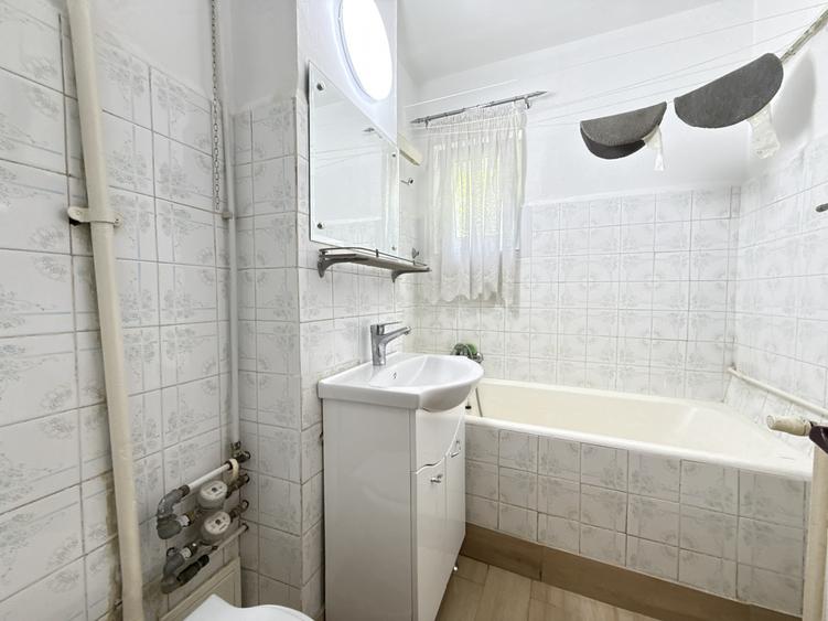 Apartament cu 3 camere decomandat în Giurgiului