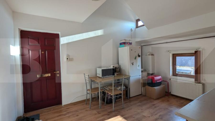 Apartament cu 3 camere semidecomandat, mobilat în Girocului