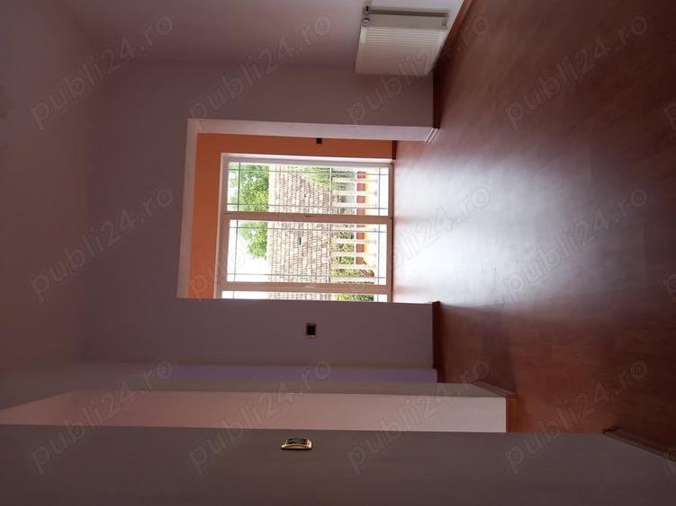 Casă cu 6 camere cu Teren 2255 Mp în Cenad