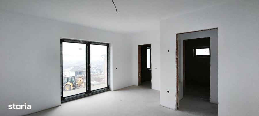 Casă cu 4 camere în Corunca