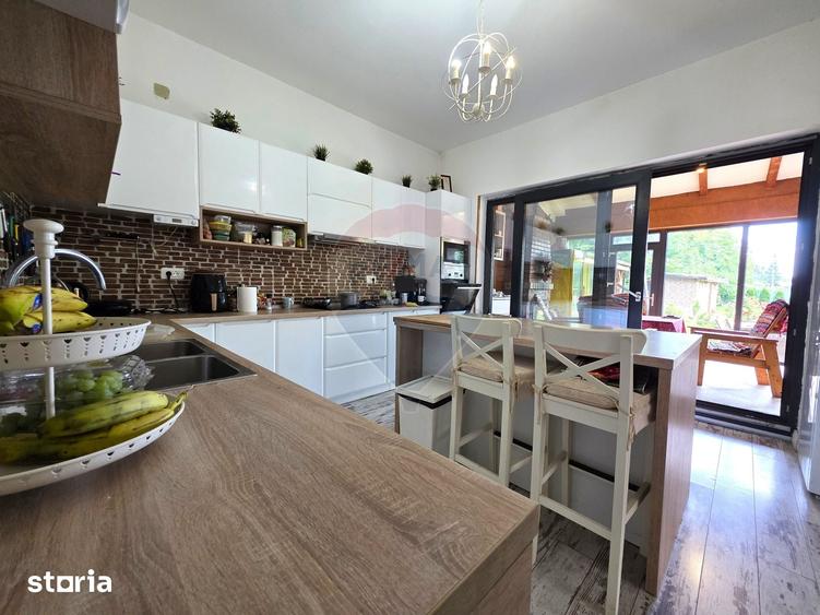 Casă cu 7 camere cu Teren 3200 Mp în Merei