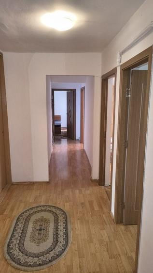 Apartament cu 3 camere semidecomandat în Dosu Bricii