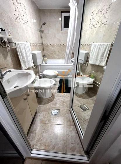 Casă individuală cu 5 camere cu Canalizare în Palas