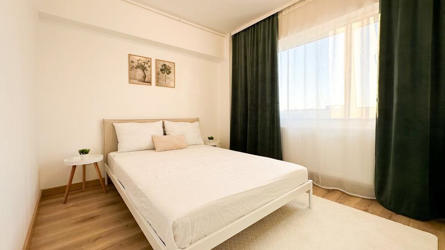 Apartament cu 4 camere decomandat, mobilat în Berceni