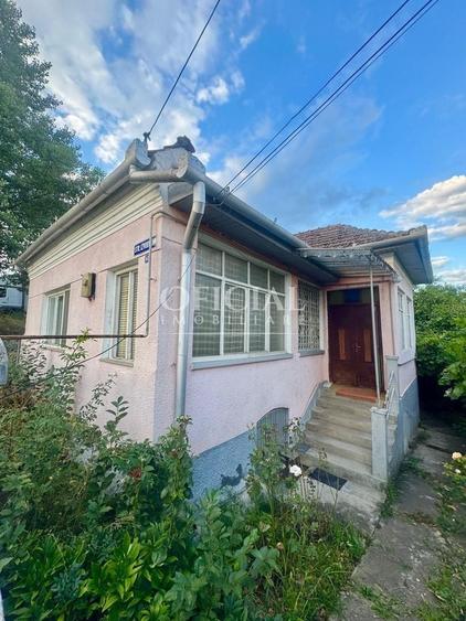 Casă individuală cu 2 camere cu Canalizare în Central