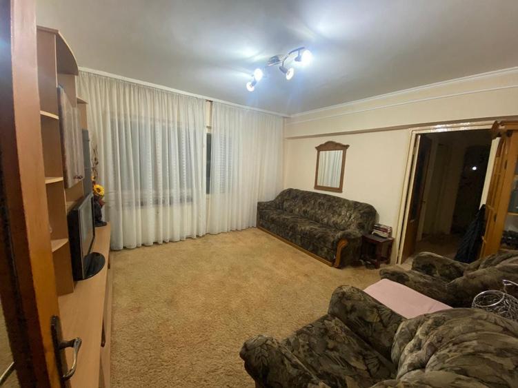 Apartament cu 3 camere circular în Km 4-5