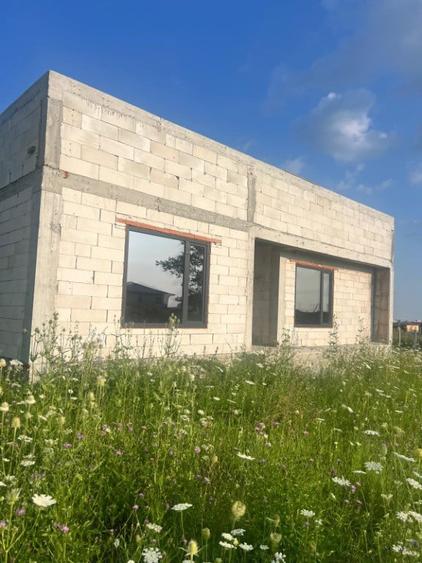 Casă cu 4 camere cu Teren 550 Mp în Aninoasa