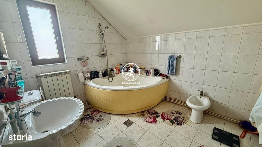 Casă cu 4 camere cu Teren 250 Mp în Păcurari