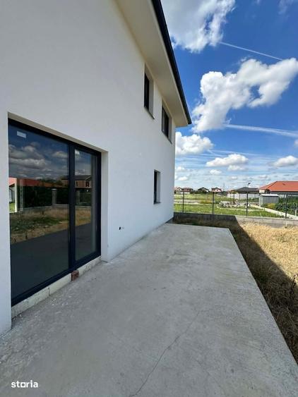 Casă cu 4 camere decomandat în Păulești