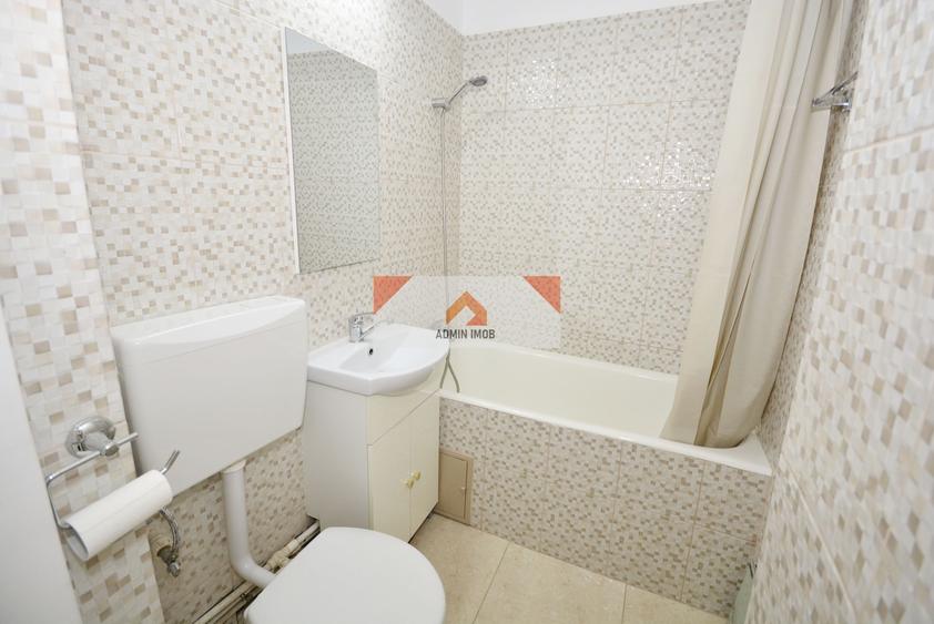Apartament cu 3 camere semidecomandat în Drumul Taberei