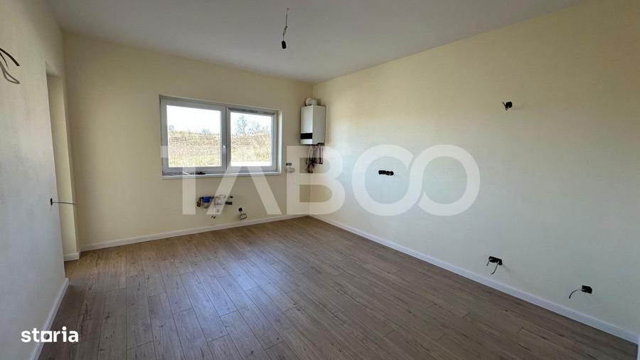 Casă cu 4 camere cu Teren 180 Mp în Șura Mare