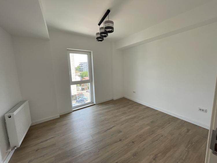 Apartament cu 4 camere decomandat în Dâmbul Rotund