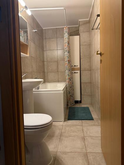 Apartament cu 3 camere decomandat, mobilat în Eroii Revoluției