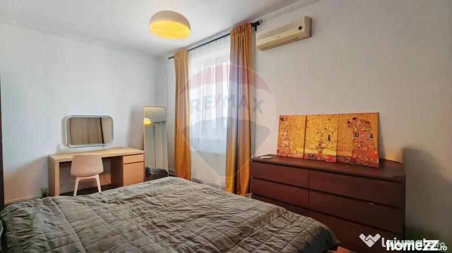 Apartament cu 3 camere decomandat în Jiului