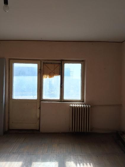 Apartament cu 2 camere semidecomandat în Fetești-Gară