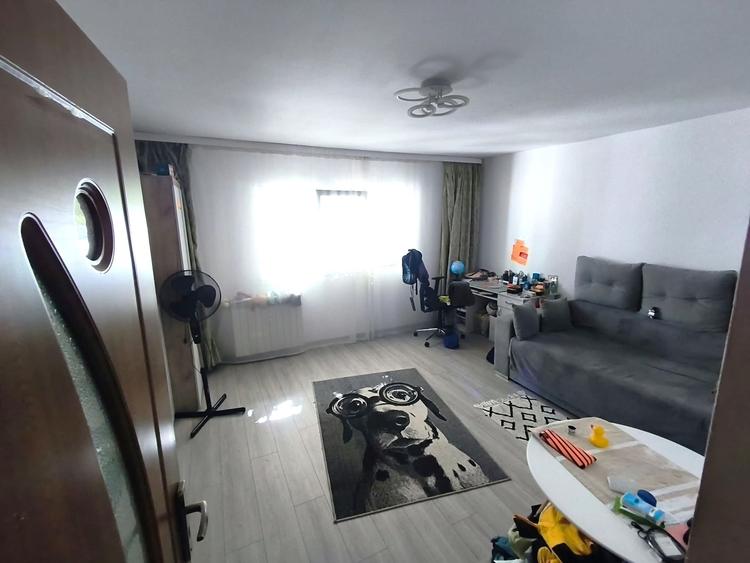 Apartament cu 2 camere decomandat în Nicolina