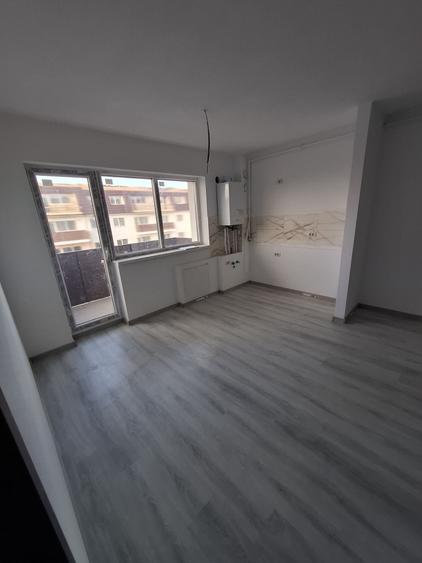 Apartament cu 2 camere semidecomandat în Exterior Vest