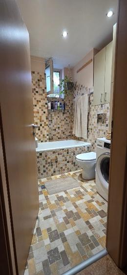 Apartament cu 3 camere decomandat, mobilat în Torontalului