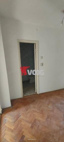 Apartament cu 3 camere semidecomandat în Dacia