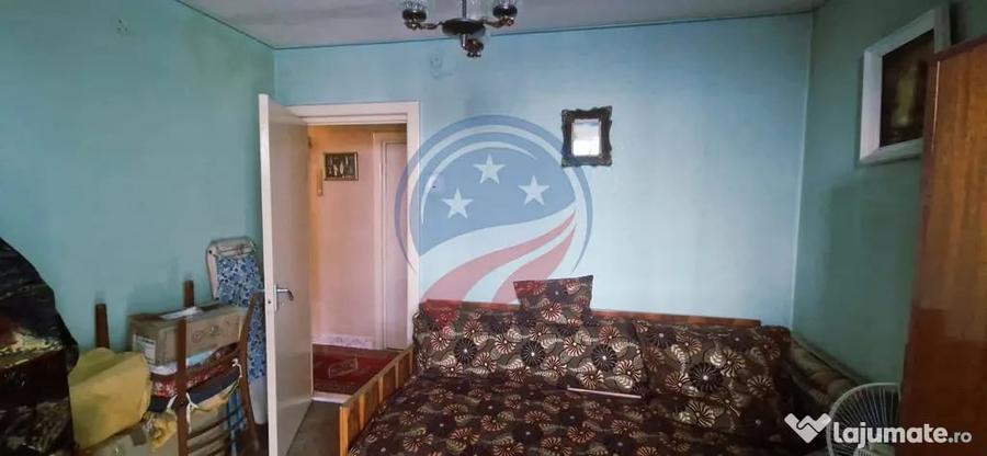 Apartament cu 3 camere semidecomandat în Gării