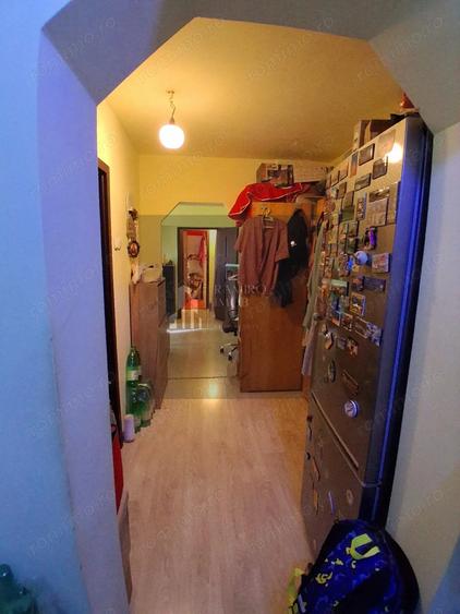 Apartament cu 3 camere semidecomandat în Gorjului