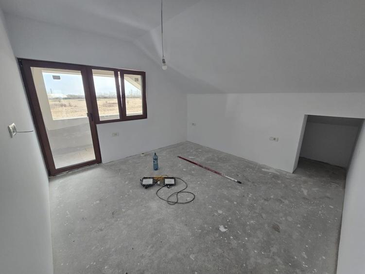 Duplex cu 4 camere cu Canalizare în Moșnița Nouă