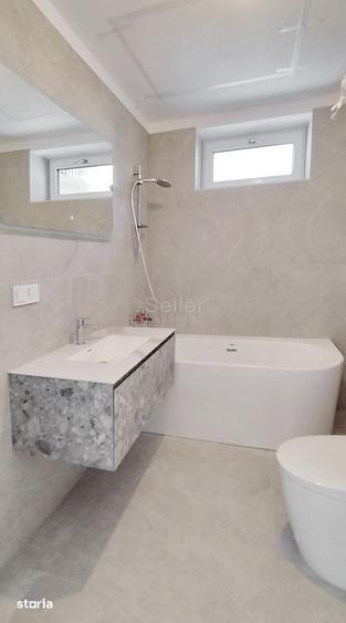 Apartament cu 5 camere decomandat în Astra