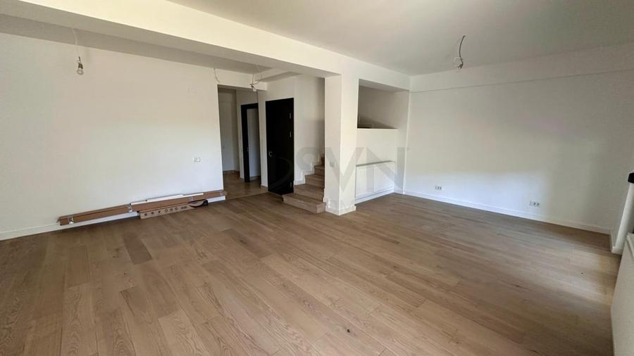 Casă individuală cu 5 camere cu Canalizare în Central