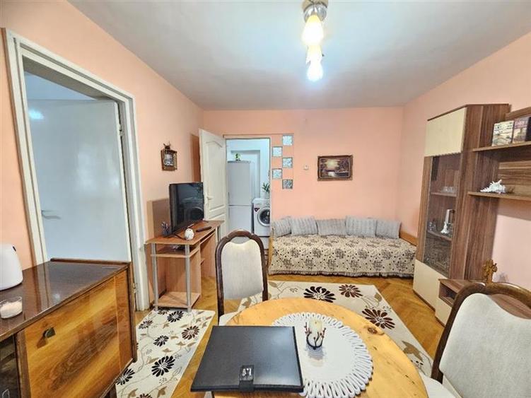 Apartament cu 2 camere decomandat, mobilat în Budai