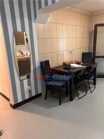 Apartament cu 3 camere decomandat în Filiași