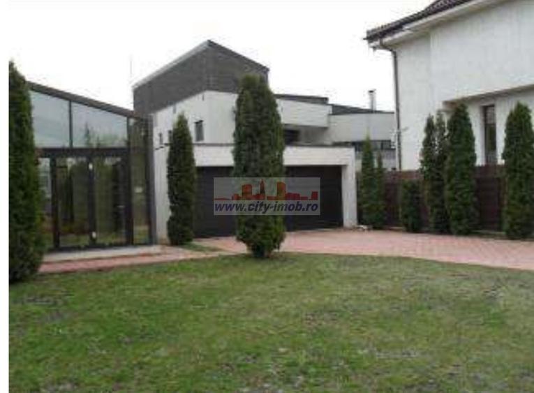 Casă cu 10 camere cu Canalizare în Nord