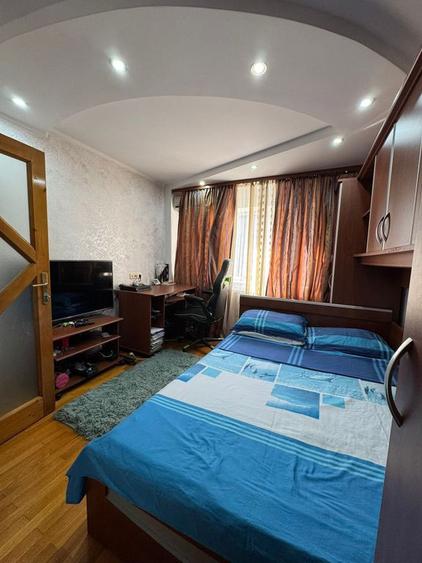 Apartament cu 3 camere decomandat în Ostroveni