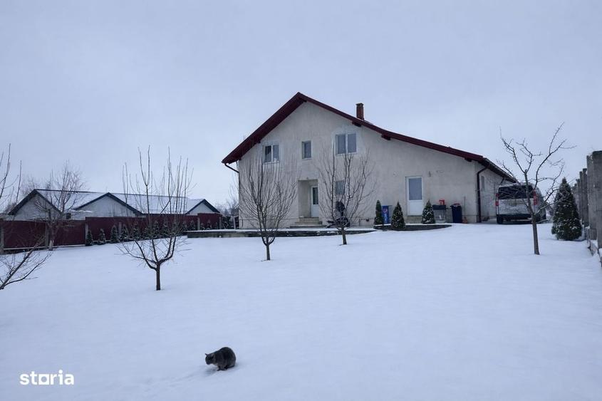 Casă cu 4 camere cu Teren 2172 Mp în Central