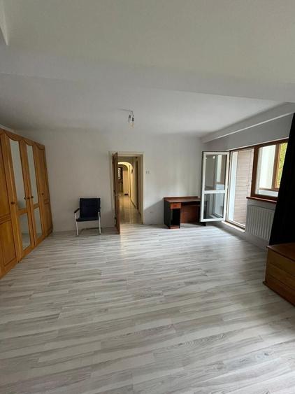 Apartament cu 3 camere decomandat, mobilat în Apărătorii Patriei