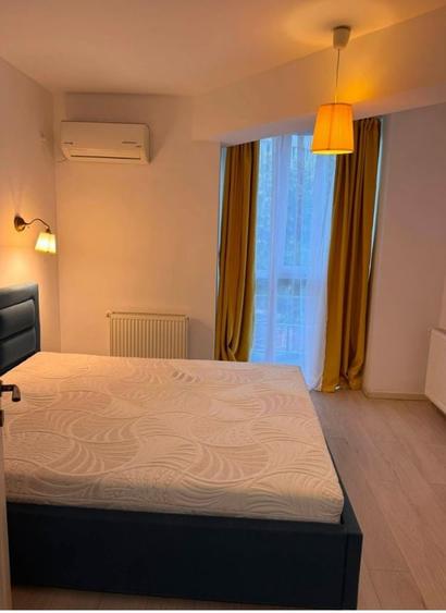 Apartament cu 3 camere semidecomandat, mobilat în Tineretului