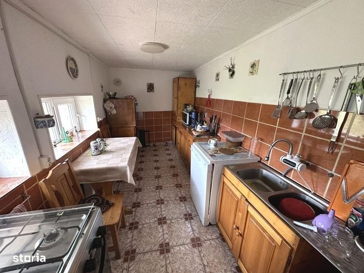 Casă cu 8 camere în Sadu