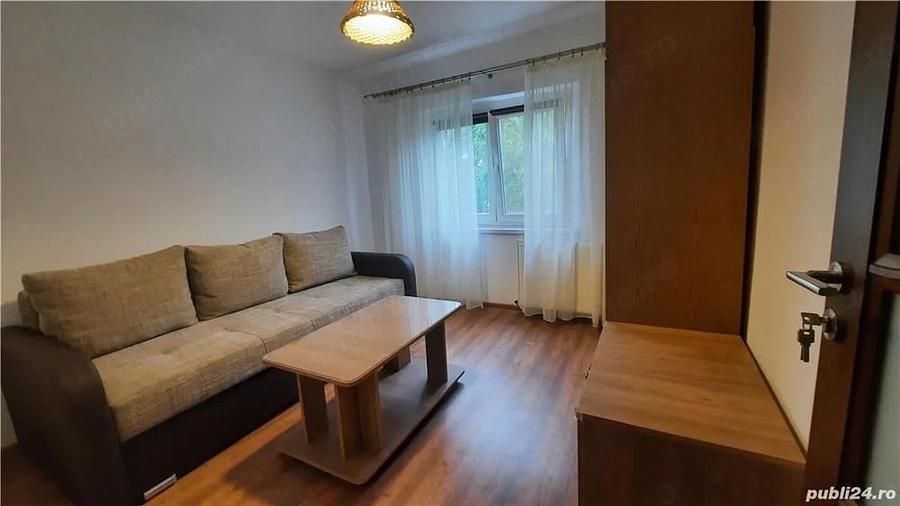 Apartament cu 3 camere decomandat în Aradului