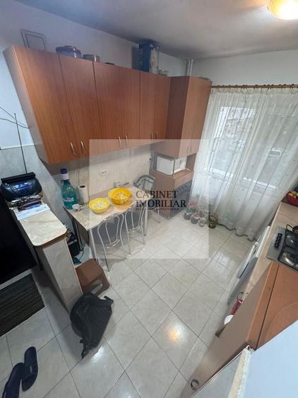 Apartament cu 3 camere decomandat în Lujerului