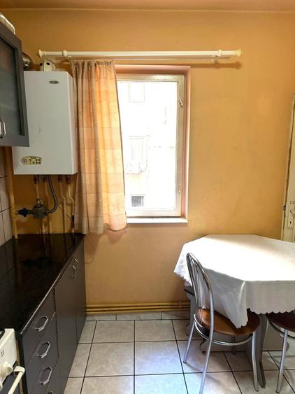 Apartament cu 3 camere decomandat în Sud