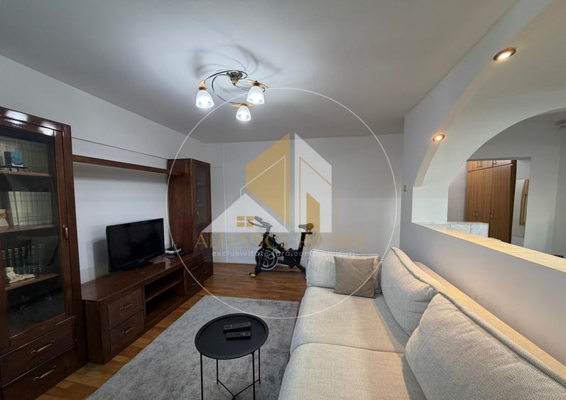 Apartament cu 3 camere decomandat, mobilat în Ștefan cel Mare