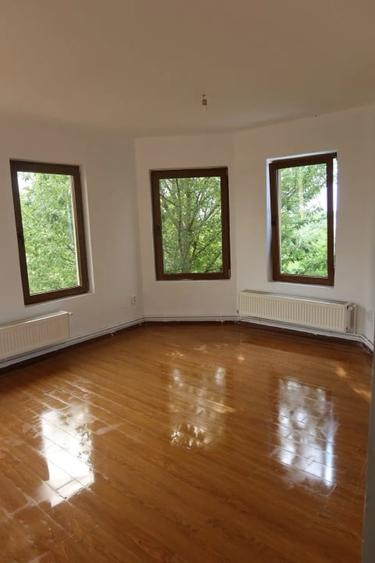 Casă individuală cu 6 camere cu Teren 1141 Mp în Valea Călugărească