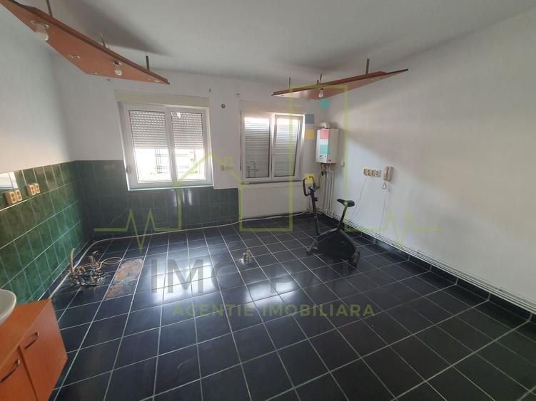 Casă individuală cu 8 camere cu Canalizare în Fabric